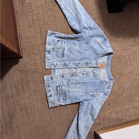 Stylish Light Blue Denim Jacket - Picture 3 of 4